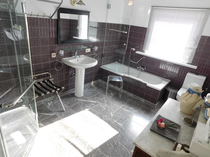 Bathroom 2, Hotel Golden Dragon, Antwerpen