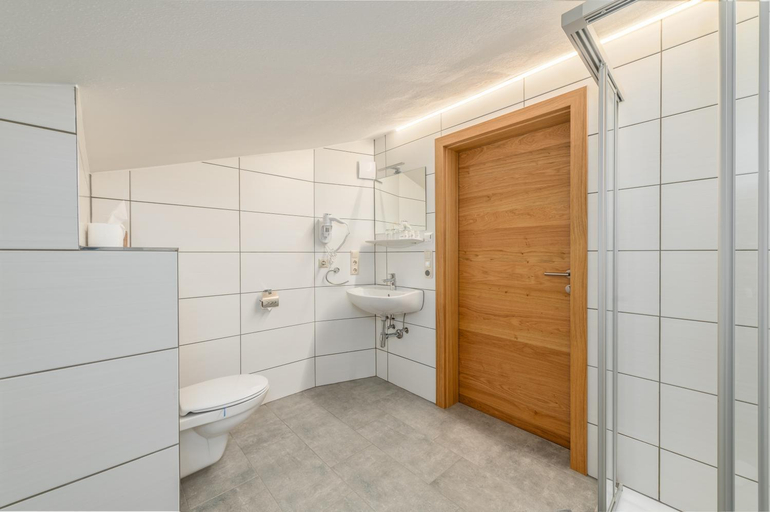 Bathroom 3, Panoramahotel Stocker, Liezen
