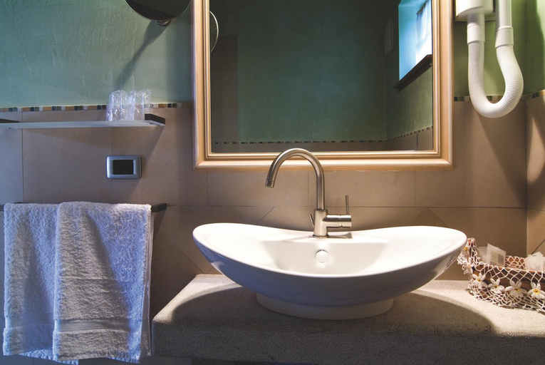 Bathroom 9
