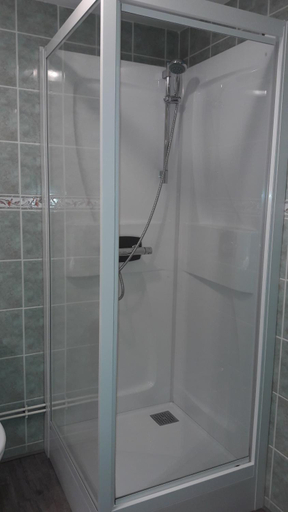 Bathroom 3, Le Maryland, Saône-et-Loire