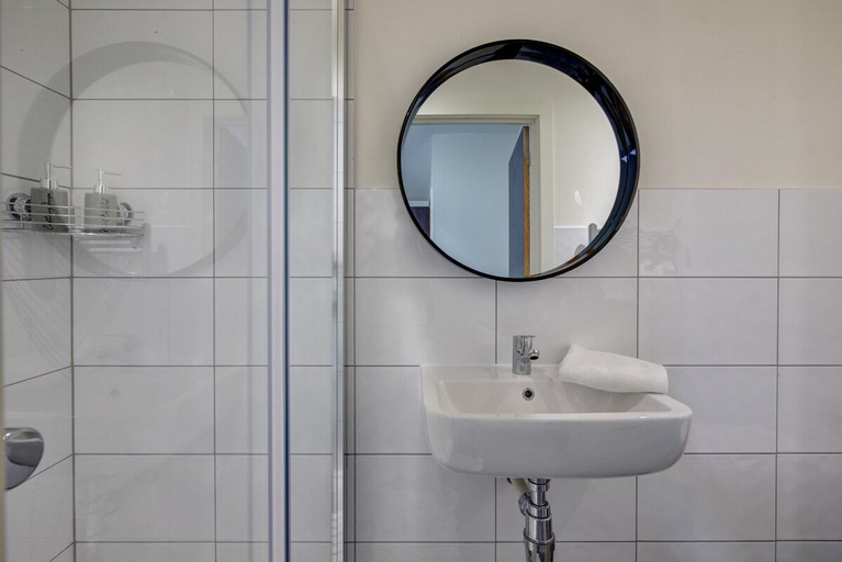 Bathroom 3, Stylish 'New York Loft' 2 Bed Apartment, Bradford