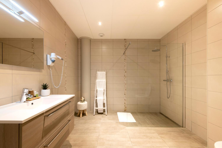 Bathroom, Hotel de la Tour, Liège