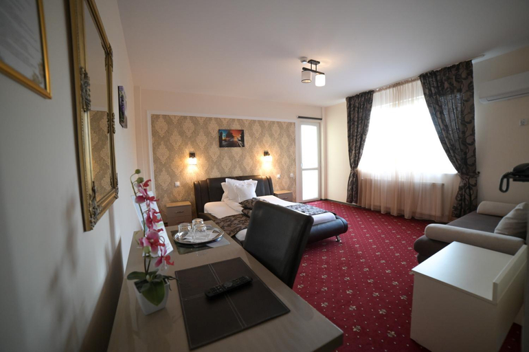 Others 2, Hotel-Restaurant Oscar, Viisoara