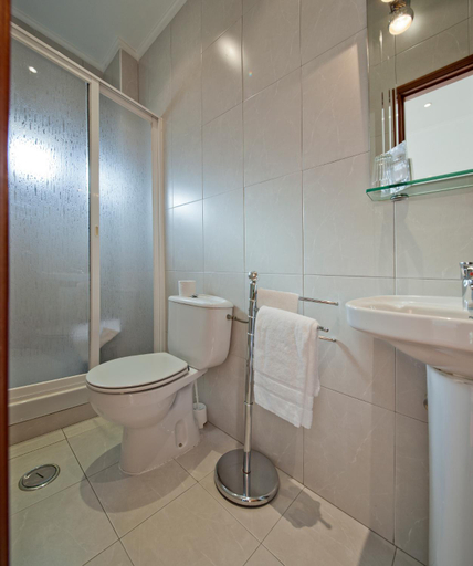 Bathroom 5, Hotel Portuense, Lisbon