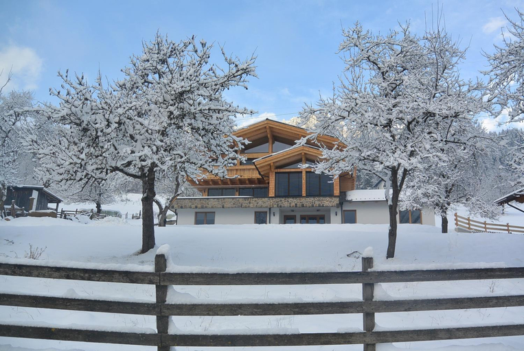 Others 5, Piekvier lodge, Liezen