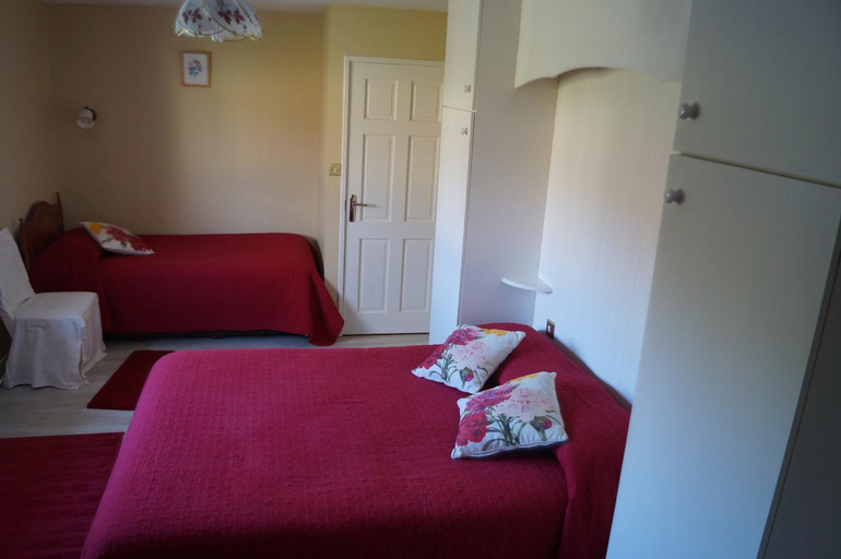 Bedroom 3, Ardrinane House