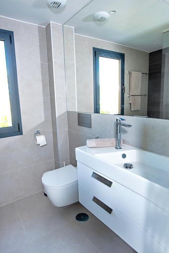 Shower 2, 3 BDRM Vacation Home • SEA VIEW • Cala De Mijas, Málaga