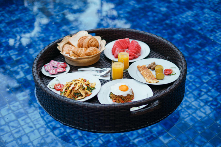 Food & Drinks