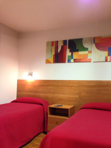 Others 5, Hostal Madrazo, Barcelona