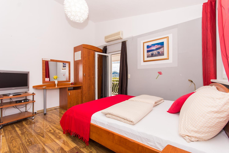 Bedroom 2, Villa Stil - Studio Apartment with Balcony and Sea View 103, Okrug