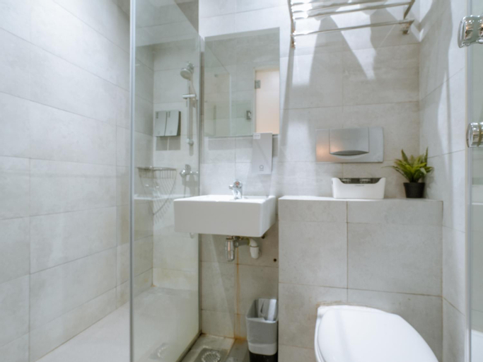 Bathroom 13