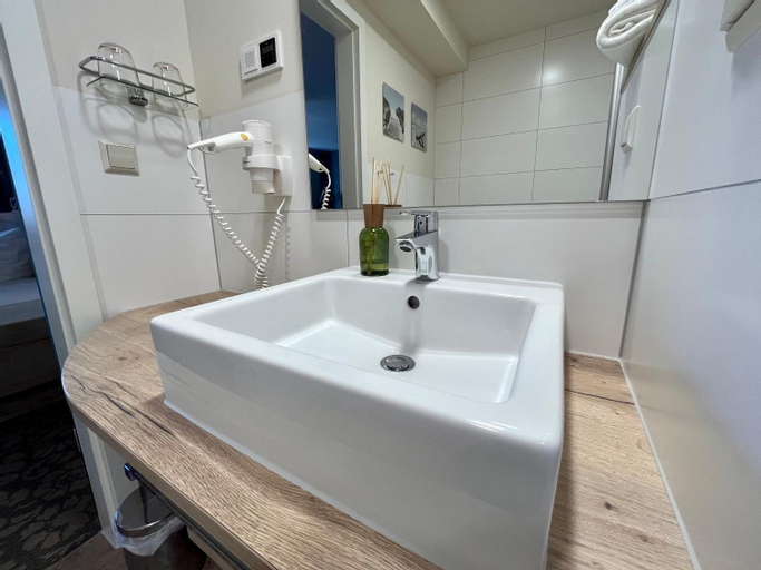 Bathroom 11