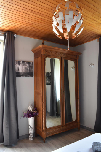 Bathroom 3, Hotel Restaurant des Lacs, Jura