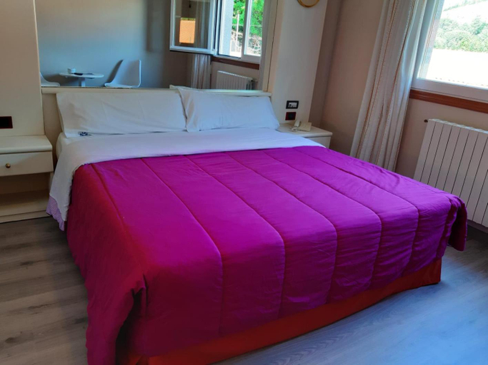 Others 4, Motel Cancun Barbadas-Ourense, Ourense