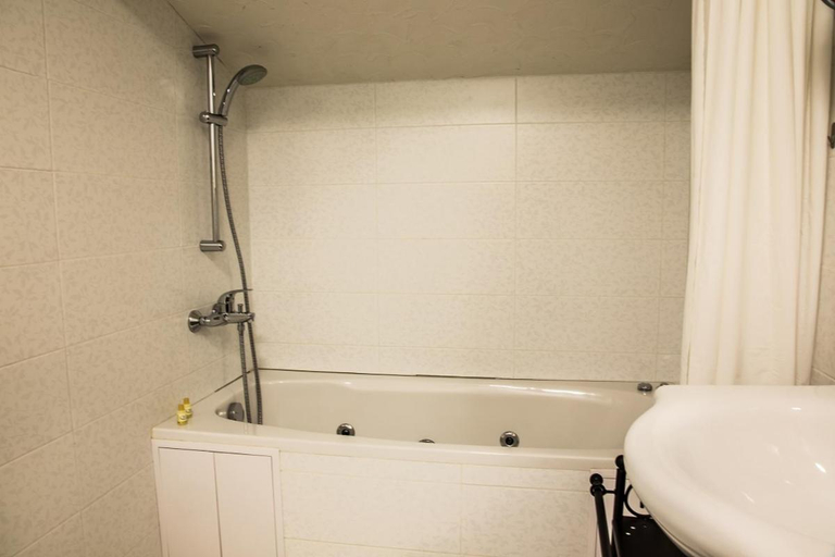 Bathroom 3, RILA 6ATO Hotel & Restaurant, Sapareva Banya
