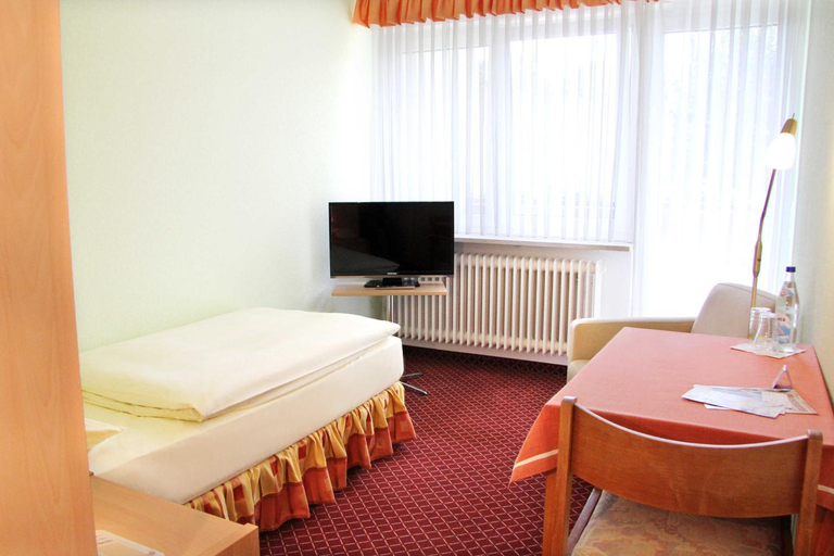 Bedroom 2, Hotel-Garni Goldener Schwan, Neustadt an der Aisch-Bad Windsheim