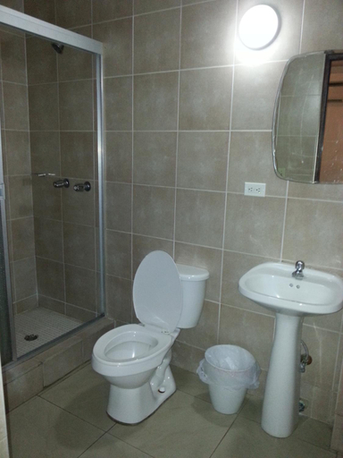 Bathroom, Hotel Pension Corona, Panamá