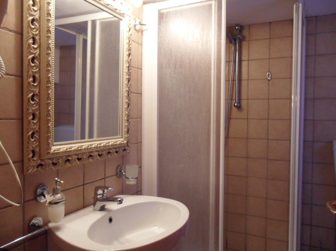 Bathroom 2, Residenza Segrate Centro Segrate, Milano