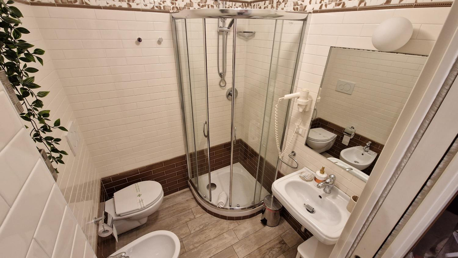 Bathroom 3, Il Mare di Roma, Rome