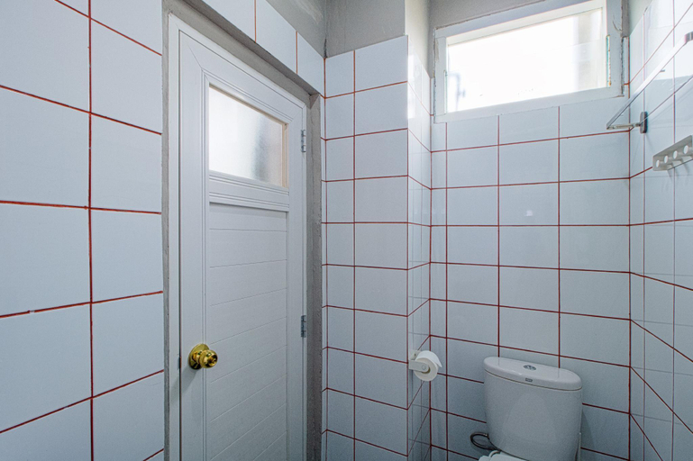Bathroom 15