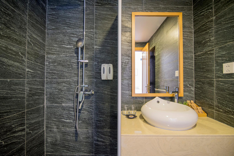 Bathroom 5, Seashore Hotel & Apartment, Da Nang