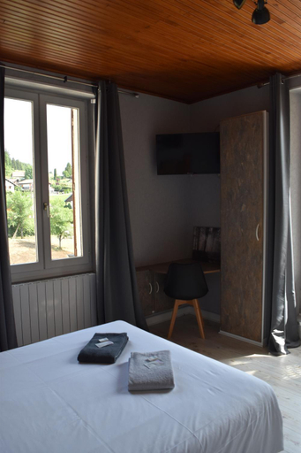 Bedroom 2, Hotel Restaurant des Lacs, Jura