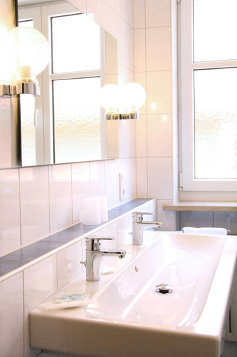 Bathroom 5, Hotel-Garni Goldener Schwan, Neustadt an der Aisch-Bad Windsheim