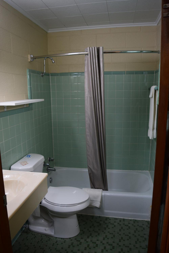 Bathroom 3, Economy Inn, Christian