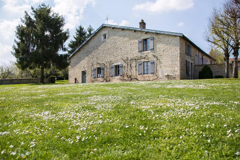 Exterior & Views 1, Hotel-Restaurant La Montagne, Haute-Marne