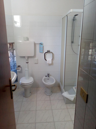 Bathroom 3, Hotel Torre, Sondrio