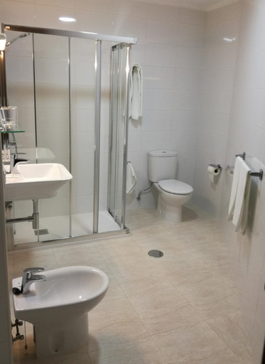 Bathroom 5, Hotel Almendra, A Coruña