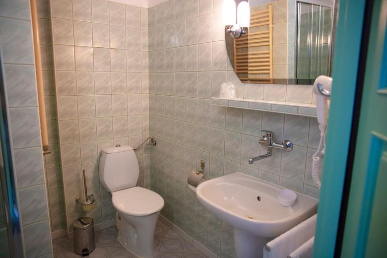 Bathroom 2, Motel 2000, Poznań