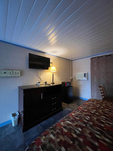 Others 5, Budget Inn, Lake
