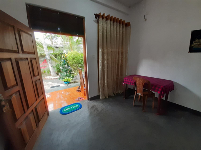 Bedroom 2, Sayura Beach Hotel, Weligama