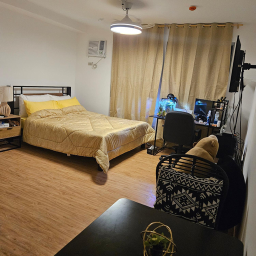 Mench Staycation, Las Piñas