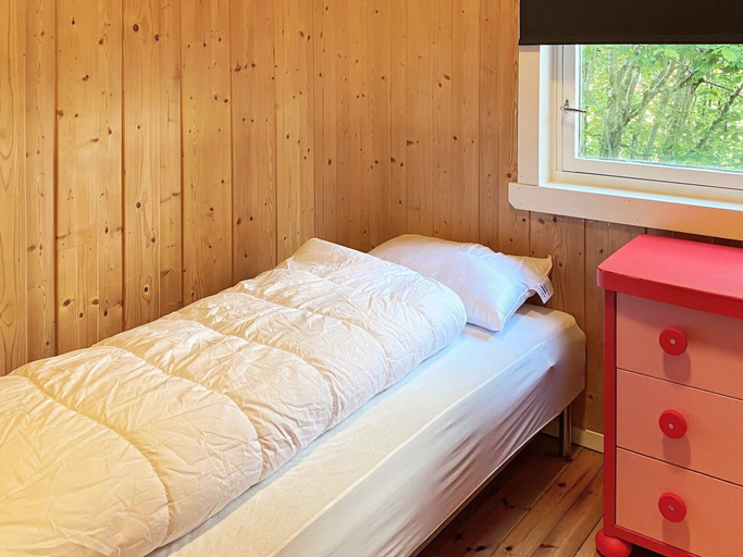 Bedroom 2, person holiday home in Reksteren-By Traum, Tysnes