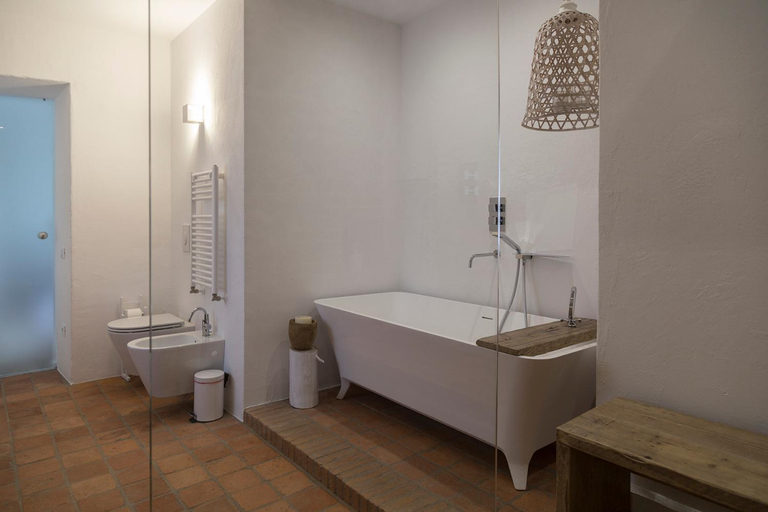 Bathroom 18