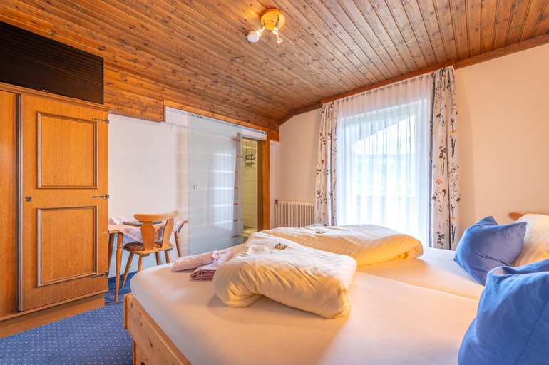 Bedroom 2, Panoramahotel Stocker, Liezen
