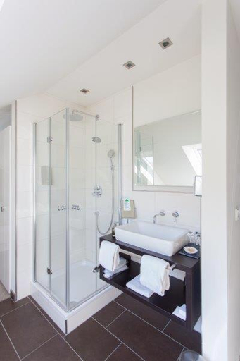 Bathroom, Restaurant Niedmuhle Land Genuss Hotel, Saarlouis