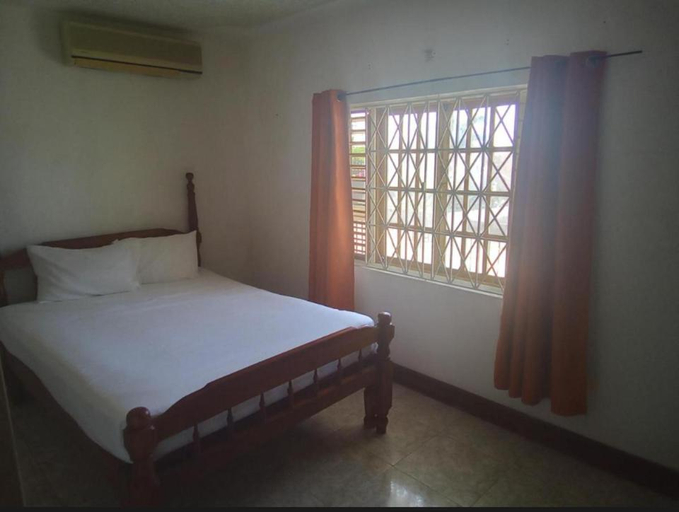 Bedroom 4, Comfort Rooms