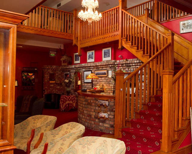 Others 3, Lynhams Hotel