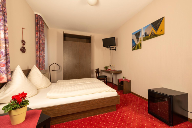 Bedroom 4, Hotel Restaurant Hasfeld, Saarlouis