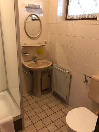 Bathroom 3, Schroder's Motel, Nordsachsen