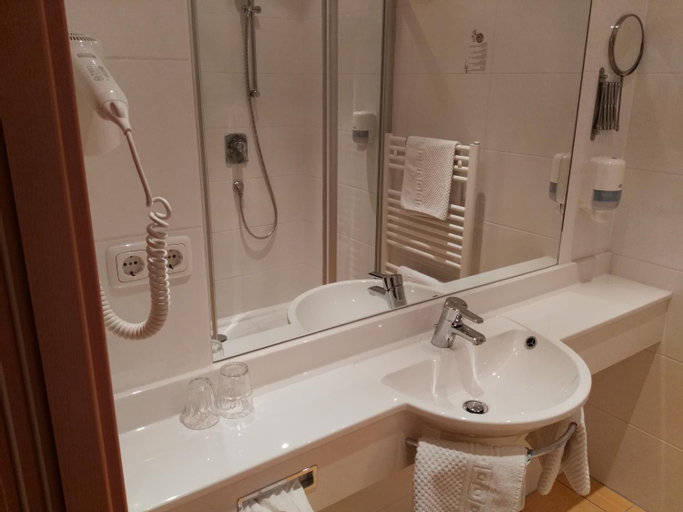 Bedroom 3, Hotel Wirt im Feld, Steyr Land
