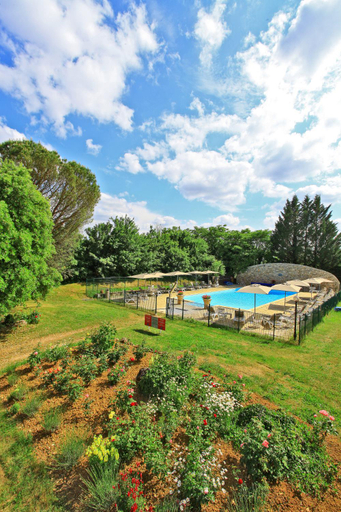 Others 5, Hotel du Chateau, Lot