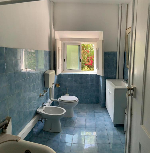 Bathroom, Stay as a Local! Santos Historical Guesthouse III, Lisbon