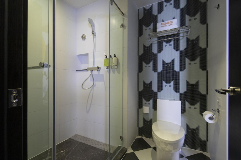 Bathroom 15
