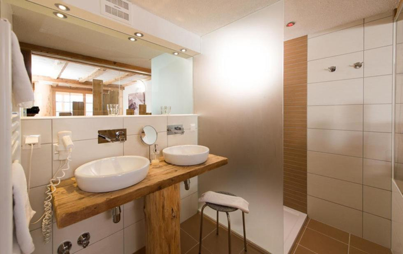 Bathroom 4, Frieden DAS Alpine Panorama Hotel, Schwaz