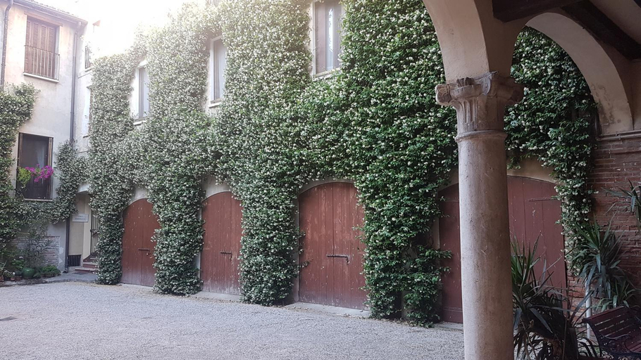 Others 5, Corte Pomponazza, Mantua