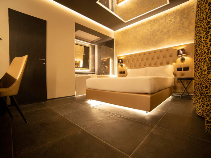 Others 3, Motel Hotel Charlie, Milano